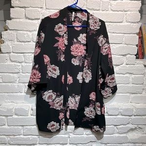 🍁🍁Poet shrug size medium black with rose floral like weight